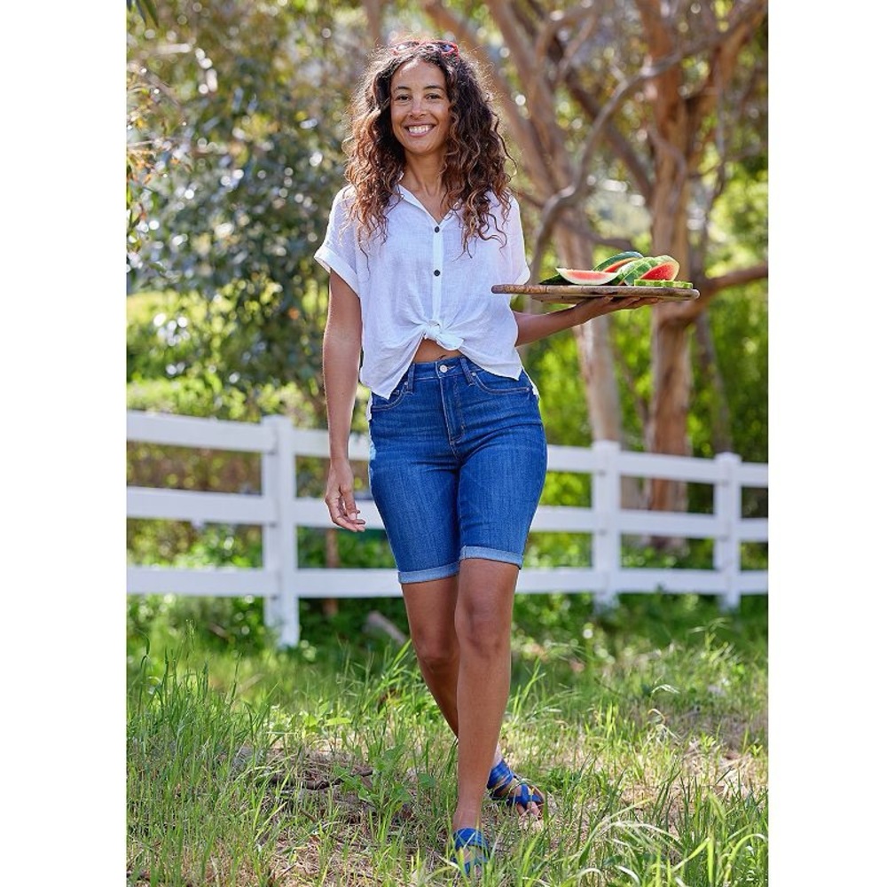 🆕 Bermuda Jean Shorts Women's 14 Whiskered Medium Wash Mid-Rise Stretch Summer